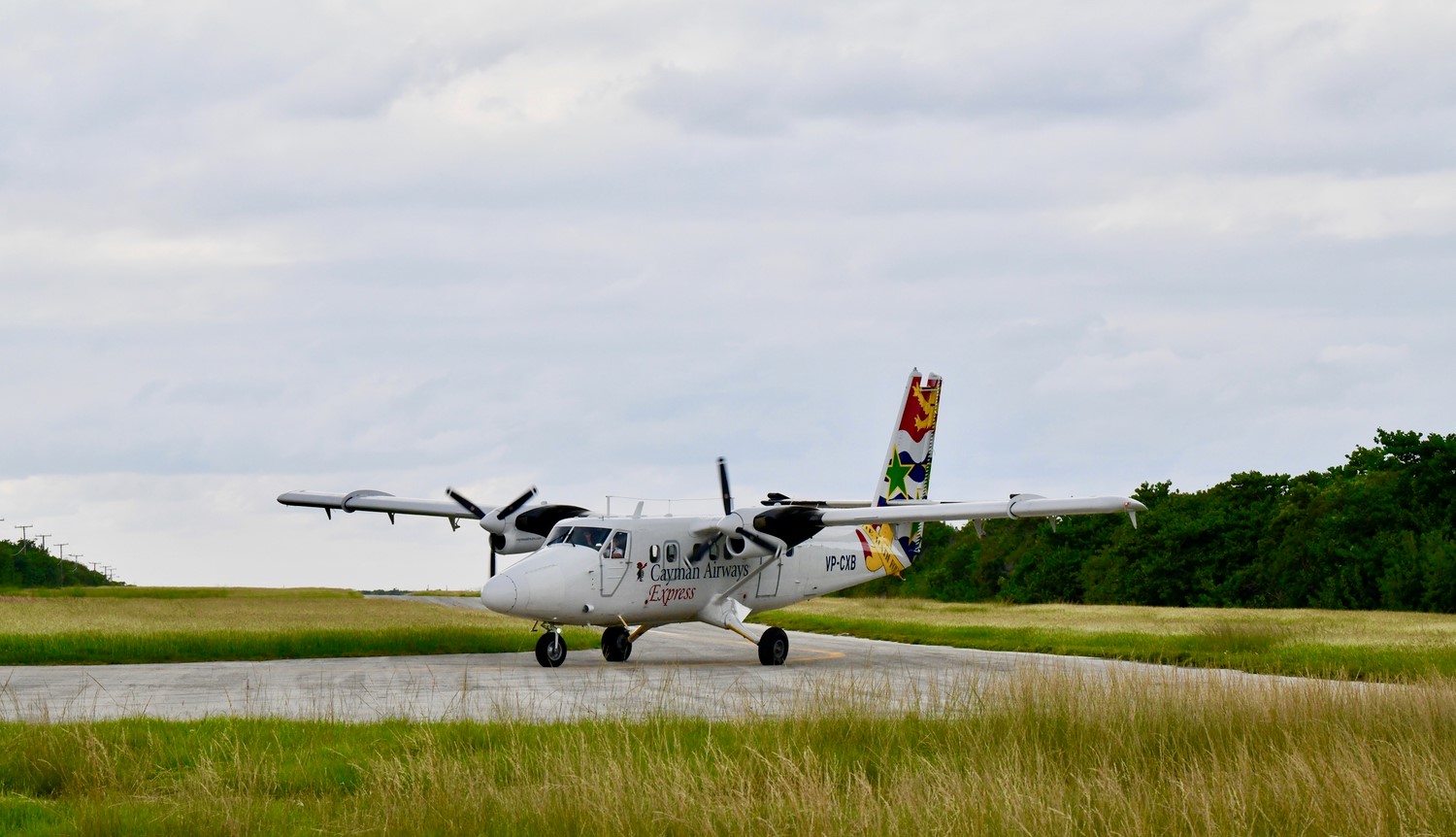 twin otter airplane